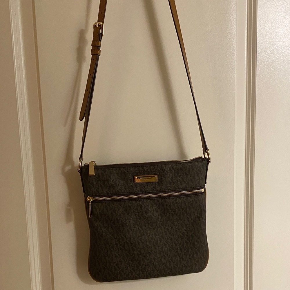 Michael Kors Crossbody Purse in brown logo